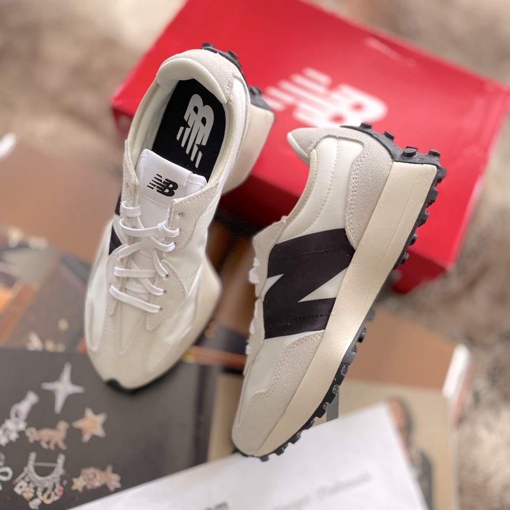New Balance 327 Sneakers - Picture 14 of 14